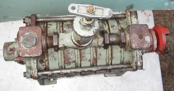 Насос НСВГ .Насос самовсасывающий вихревой газовый. нсвг, предназначен для перекачивания сжиженных углеводородных газов пропан - бутан и их смеси по ГОСТ 2044890 и ГОСТ 2757887 из стационарных и передвижных сосудов в наземные (подземные) резервуары и автомобильные (бытовые) баллоны. насос НСВГ - насос самовсасывающий вихревой газовый для перекачки СУГ. Тип насоса - вихревой пятиступенчатый. Мощность электродвигателя, кВт - 7,5. Вид исполнения электродвигателя - взрывозащищенный. Скорость вращения вала электродвигателя, об/мин - 1450. Средний срок службы,лет, не менее - 10. - горизонтальное расположение всасывающего фланца (влево со стороны электродвигателя) НСВГ-00.00.000-01;